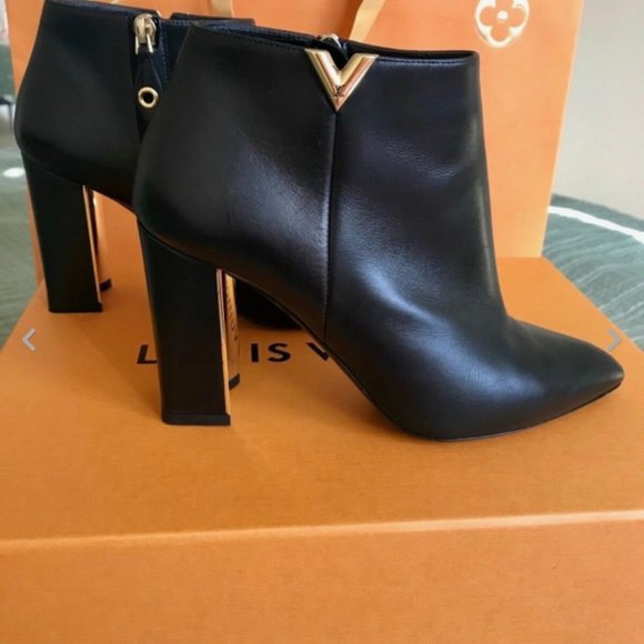 LOUIS VUITTON UPPER EAST LOW BOOTS Sz 6 - Picture 1 of 3